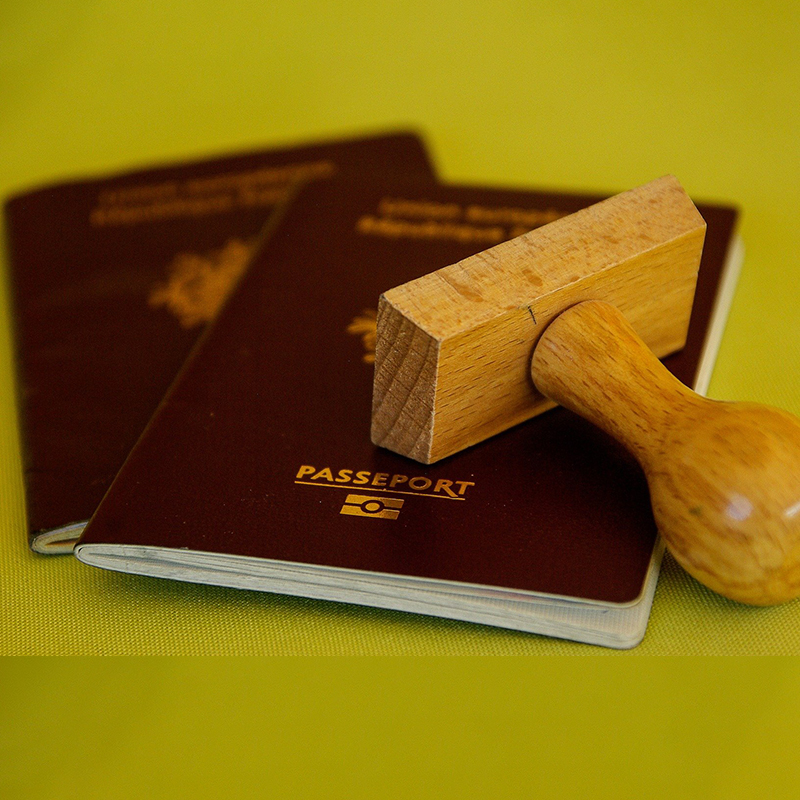 Accompagne aux démarches administratives en ligne avec Click and Coffee Ain